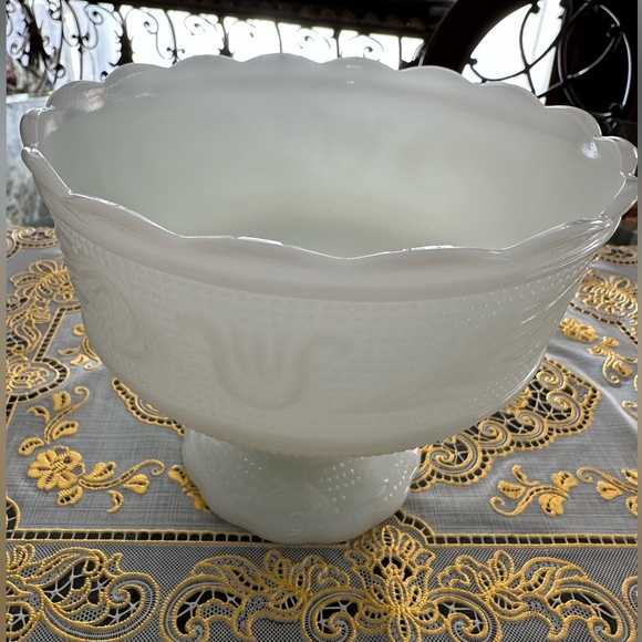 Tulip & Scrolls Milk Glass Compote Pedestal Bowl - Picture 2 of 11